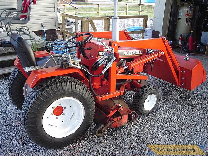 Vince B. of Monroe, MI built this loader for his Case Ingersoll 3018 garden tractor | Case Ingersoll 3018 garden tractor loader_2