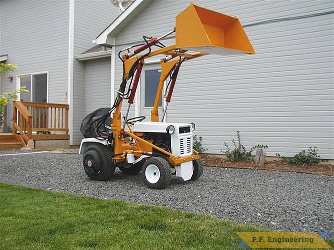 Paul S. from Evans, CO built this front end loader for his Gilson 16 HP garden tractor, nice work Paul! | Gilson 16 HP garden tractor front end loader_4
