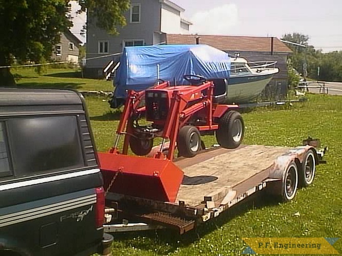 this shows how strong a side mount sub frame design is to hold up the entire tractor. notice how the bucket is chained to the trailer.  | Ingersoll LGT 318 garden tractor loader_1