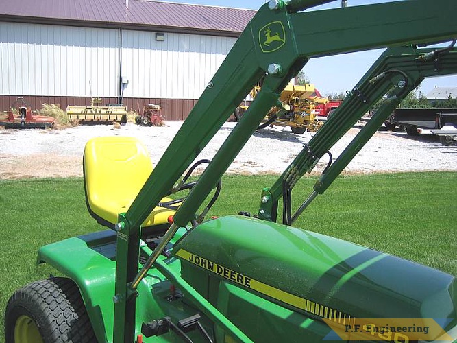 Gerry Brown in Omaha, NE did a great job building this loader for his John Deere 430 Garden Tractor | John Deere 430 Garden Tractor Loader_1