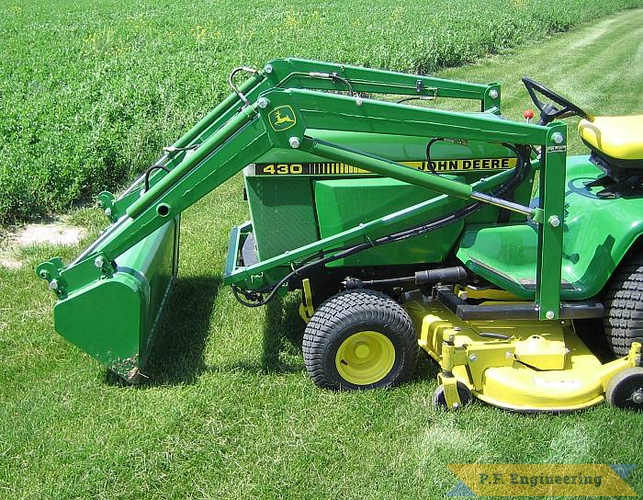 Gerry Brown in Omaha, NE did a great job building this loader for his John Deere 430 Garden Tractor | John Deere 430 Garden Tractor Loader_2