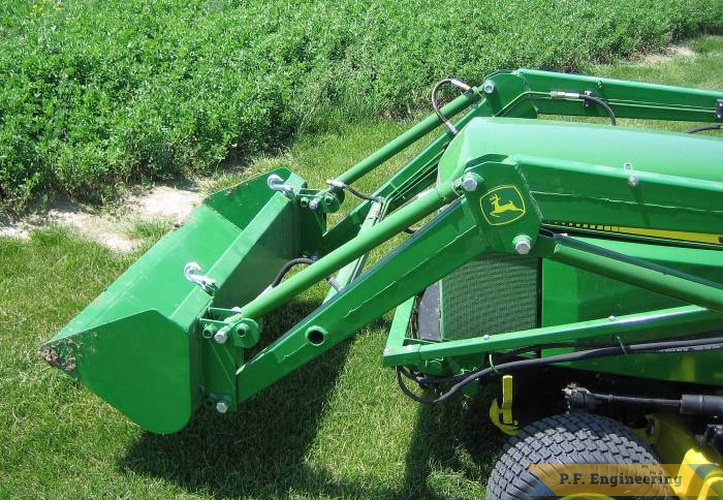 Gerry Brown in Omaha, NE did a great job building this loader for his John Deere 430 Garden Tractor | John Deere 430 Garden Tractor Loader_4