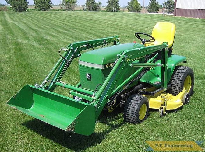 Gerry Brown in Omaha, NE did a great job building this loader for his John Deere 430 Garden Tractor | John Deere 430 Garden Tractor Loader_6