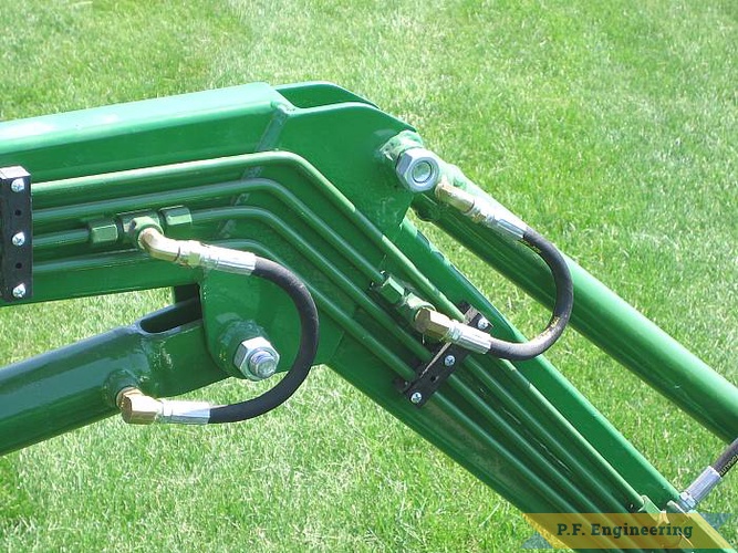Gerry Brown in Omaha, NE did a great job building this loader for his John Deere 430 Garden Tractor | John Deere 430 Garden Tractor Loader_7