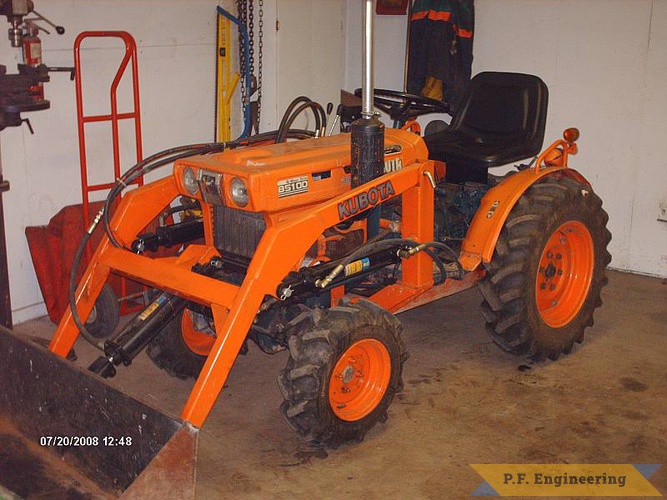 Dennis M. in Stewiacke, Nova Scotia, Canada built this loader for his Kubota B5100 4WD compact tractor, nice Job! | Kubota B5100 compact tractor loader_1