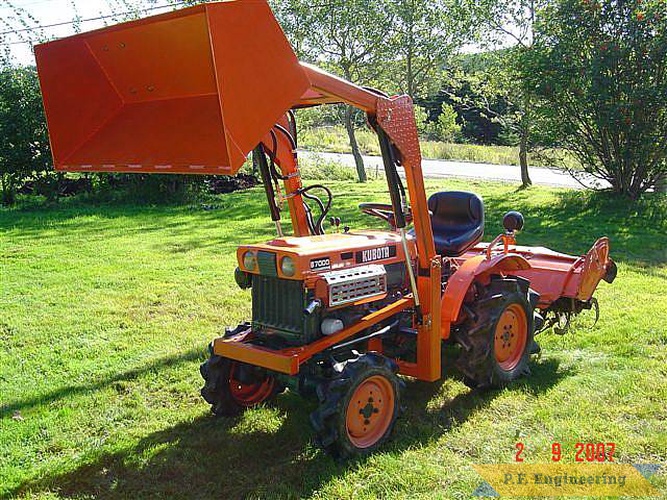 nice loader Chad! | Kubota B7000 compact tractor loader_2