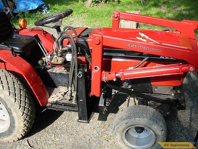 Case International 235 compact tractor loader_2