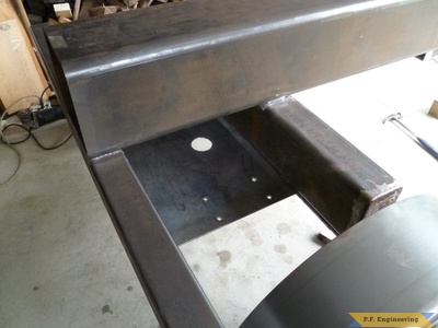 log splitter engine mount plate with hole for suction tube